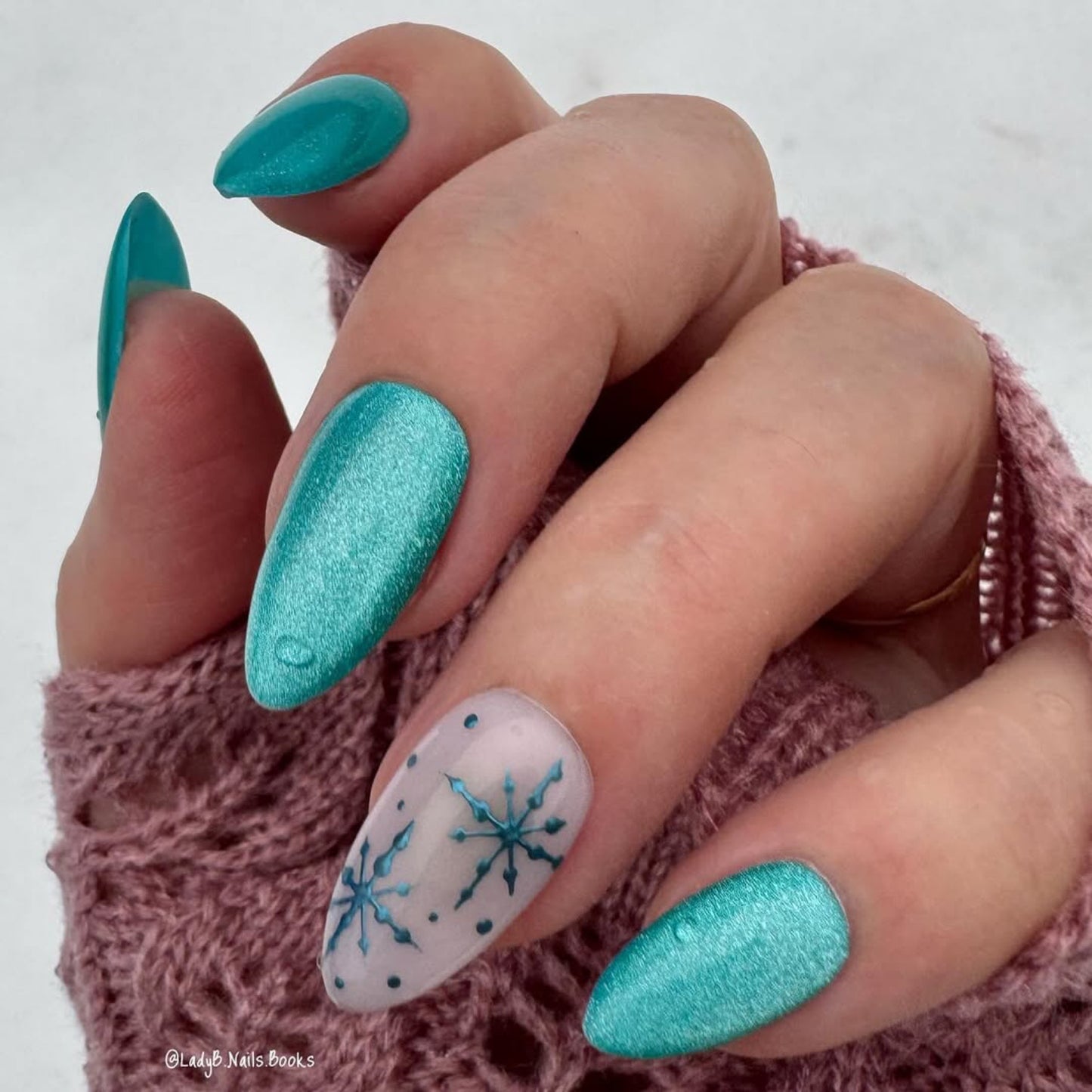 Winter Blues • Press On Nails