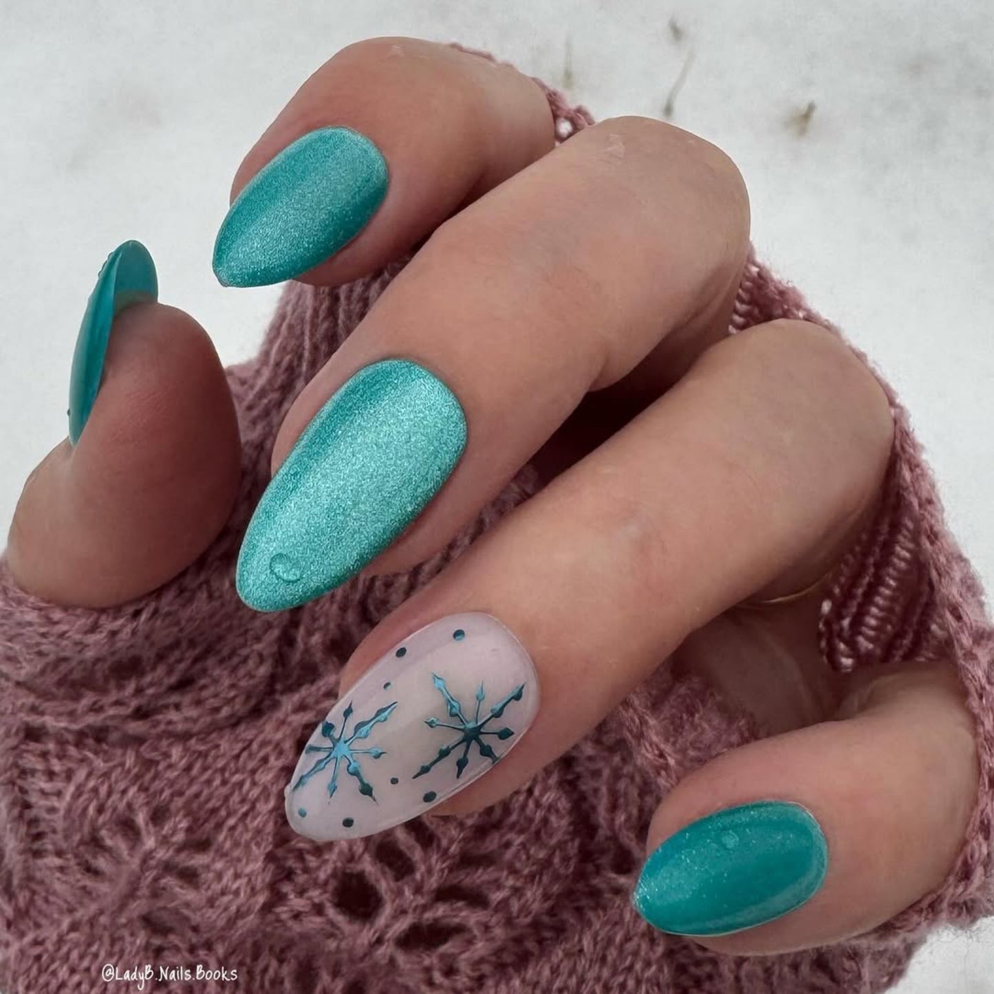 Winter Blues • Press On Nails